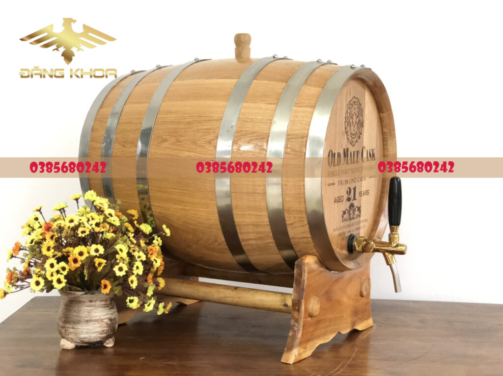 thùng gỗ sồi ủ rượu